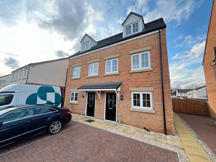 3 Bedroom Semi Detached House To Rent In Crown Drive, Doncaster, DN4
