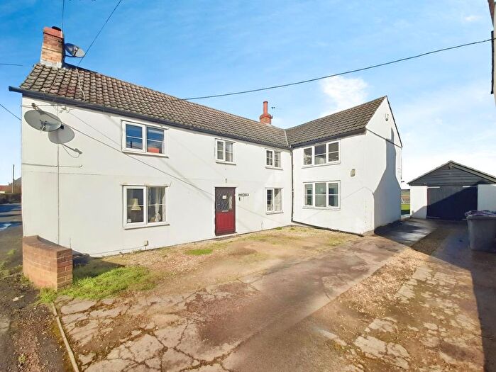 4 Bedroom Detached House For Sale In High Street, East Ferry, Gainsborough, DN21