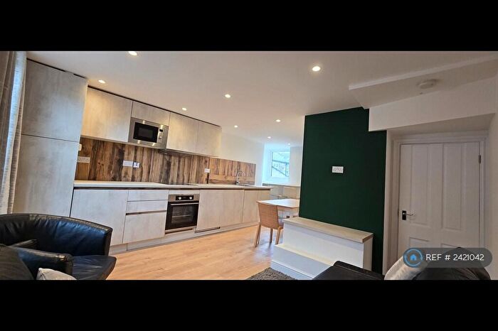 2 Bedroom Flat To Rent In Harrogate Road, Leeds, LS7