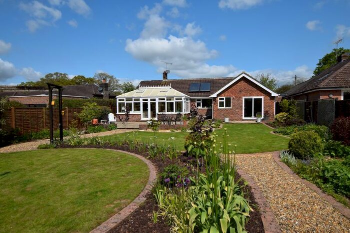3 Bedroom Detached Bungalow For Sale In Woodland Walks Nearby - Medstead, Alton, Hampshire, GU34