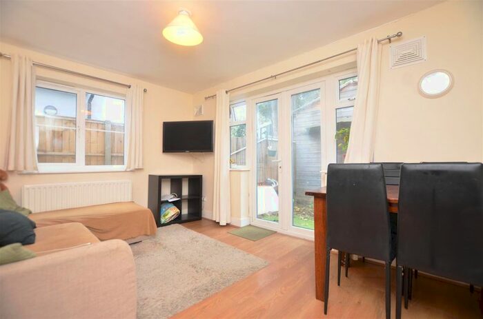 2 Bedroom Flat To Rent In Waldegrave Road, Teddington, TW11