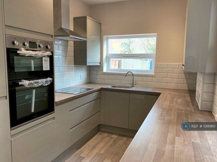 3 Bedroom Terraced House To Rent In Beehive Lane, Chelmsford, CM2