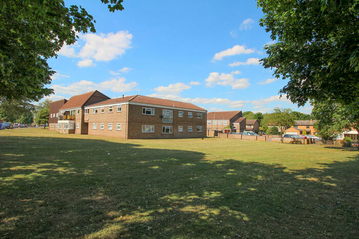 2 Bedroom Ground Flat To Rent In George Lambton Avenue, Newmarket, CB8