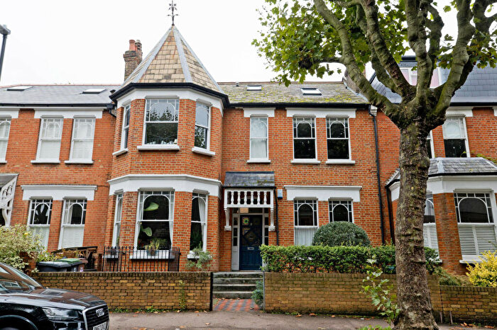 2 Bedroom Maisonette To Rent In Stapleton Hall Road, London, N4