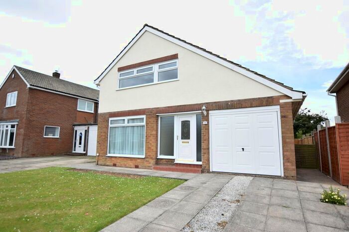 3 Bedroom Detached House To Rent In Sea View Drive, Scarborough, YO11