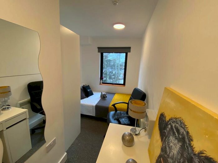 2 Bedroom Flat To Rent In Alexandra House, Queens Terrace, Southampton, SO14