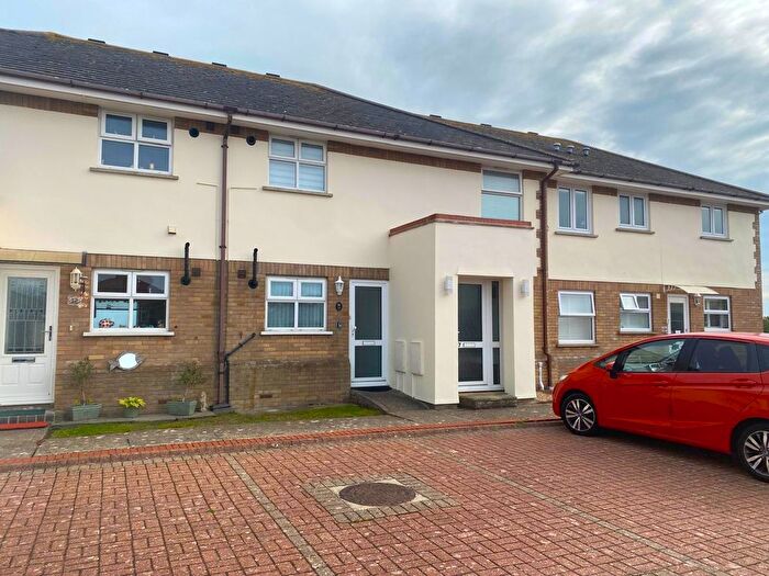 2 Bedroom Maisonette To Rent In Seaview Heights, Walton On The Naze, CO14