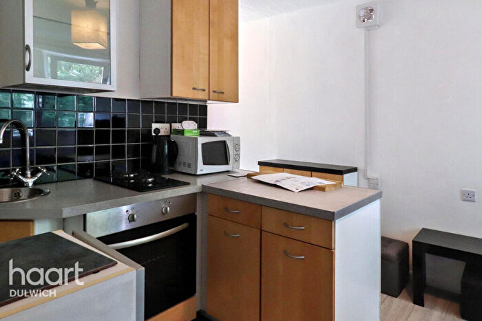 1 Bedroom Apartment For Sale In Hodister Close, London, SE5