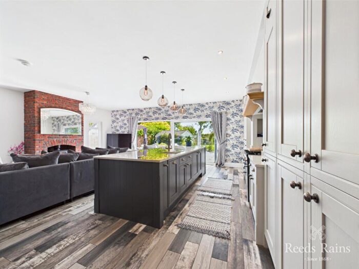 4 Bedroom Bungalow For Sale In Main Road, Burstwick, Hull, East Yorkshire, HU12