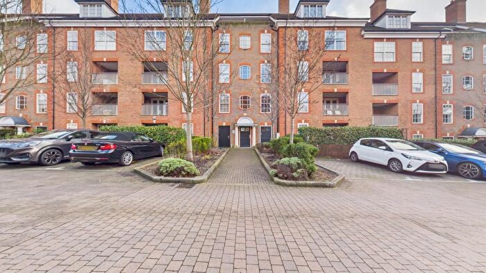 2 Bedroom Flat For Sale In Ashridge Close, Finchley, N3