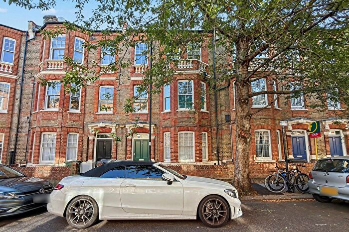 2 Bedroom Flat For Sale In Morat Street, London, SW9