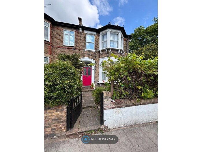 3 Bedroom Maisonette To Rent In Brecknock Road, London, N19