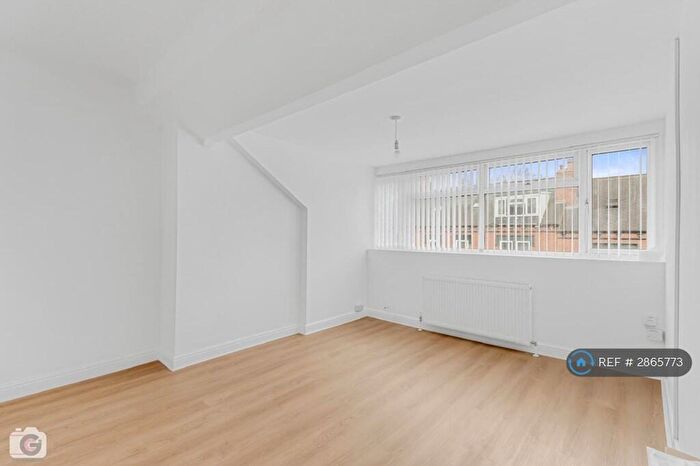 1 Bedroom Flat To Rent In Sefton Avenue, Leeds, LS11