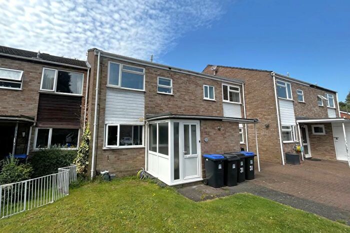 3 Bedroom Terraced House To Rent In Knaphill, GU21