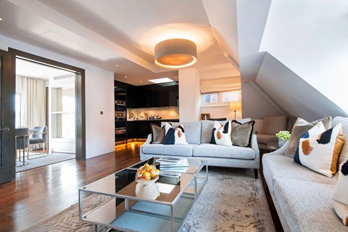 2 Bedroom Flat To Rent In Duke Street, London, W1K