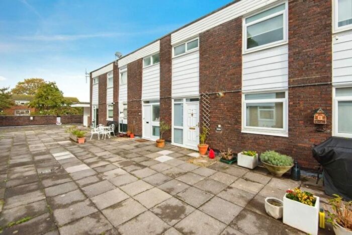 3 Bedroom Maisonette For Sale In St. Richards Court, Richmond, TW10