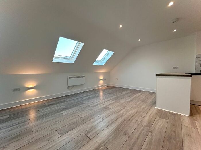 1 Bedroom Flat To Rent In London Road, North Cheam, Sutton, SM3