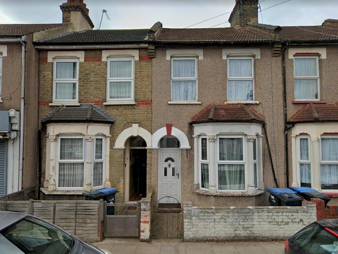 4 Bedroom Property To Rent In Town Road, London, N9