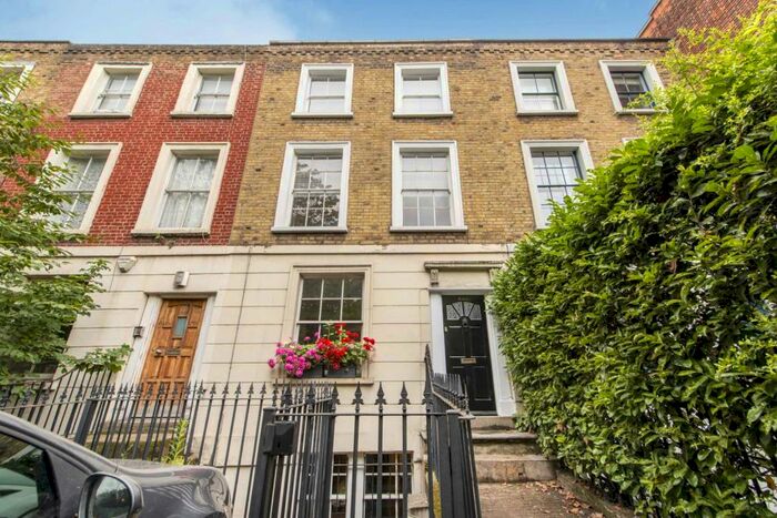 3 Bedroom Maisonette To Rent In Kingsland Road, Hackney, E8