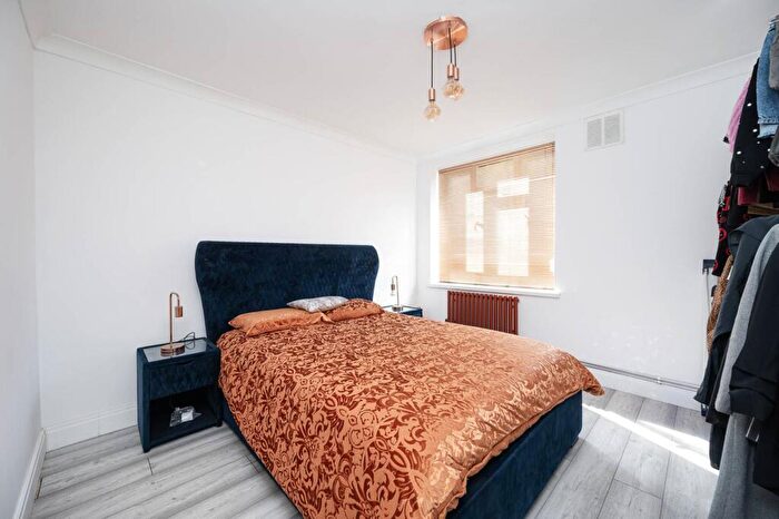 2 Bedroom Flat To Rent In Chart Street, Shoreditch, London, N1