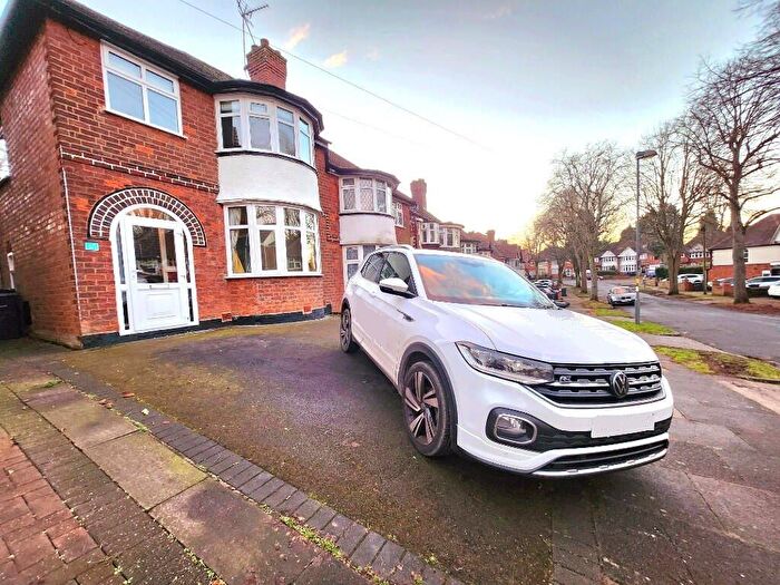 3 Bedroom Semi-Detached House To Rent In Edenbridge Road, Hall Green, B28