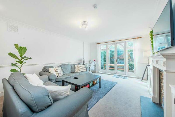 3 Bedroom House To Rent In Wandsworth Bridge Road, Fulham, SW6