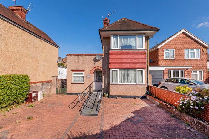 2 Bedroom Link Detached House For Sale In Boyn Valley Road, Maidenhead, SL6