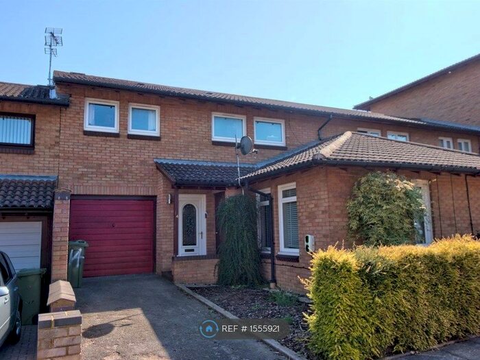3 Bedroom Semi-Detached House To Rent In Kirkstall Place, Oldbrook, Milton Keynes, MK6