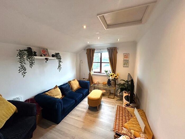 2 Bedroom Flat To Rent In St. Saviours Place, Leas Road, Guildford, GU1