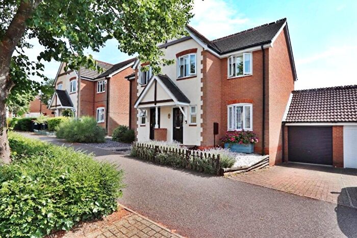 3 Bedroom Semi Detached House For Sale In Lowland Road, Tattenhoe, Milton Keynes, MK4