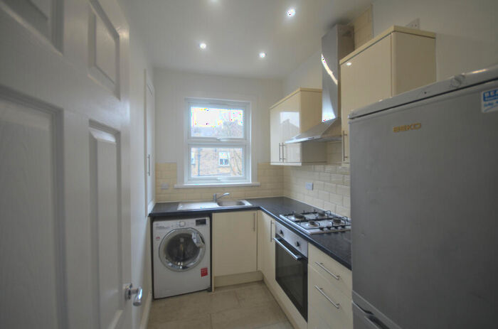 3 Bedroom Flat To Rent In Lawton Road, London, E10