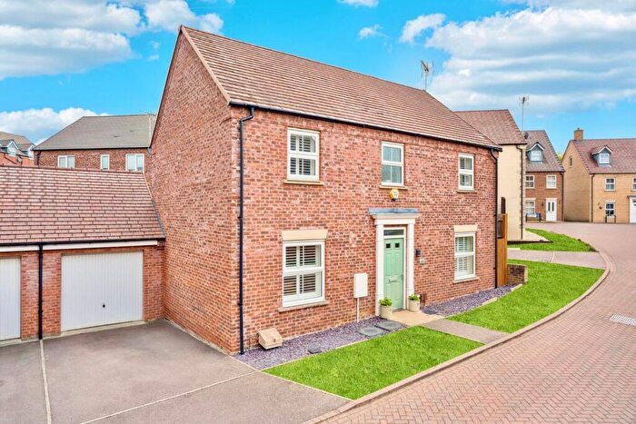 4 Bedroom Detached House For Sale In Heron Road, Leighton Buzzard, LU7