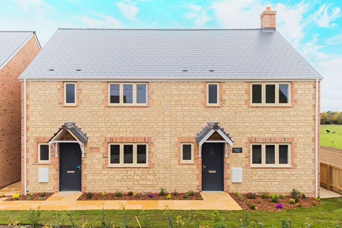 4 Bedroom Semi-Detached House For Sale In Kingsdown Lane, Blunsdon, Swindon, SN25