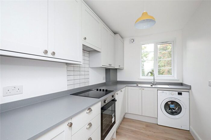 2 Bedroom Flat For Sale In Manor Court, Manor Gardens, London, W3