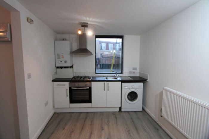 1 Bedroom Flat To Rent In Mitcham Road, London, SW17