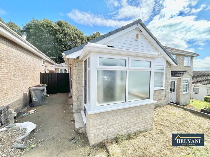 4 Bedroom Bungalow To Rent In Woodhall Drive, Leeds, LS5