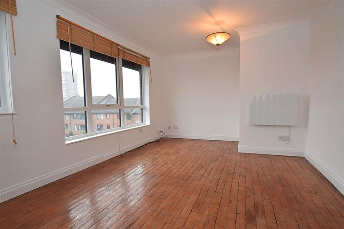 2 Bedroom Flat To Rent In Maltings Place, London, SW6