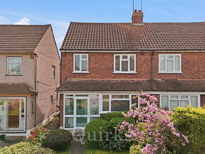 3 Bedroom Semi Detached House For Sale In Crescent Close, Billericay, CM12