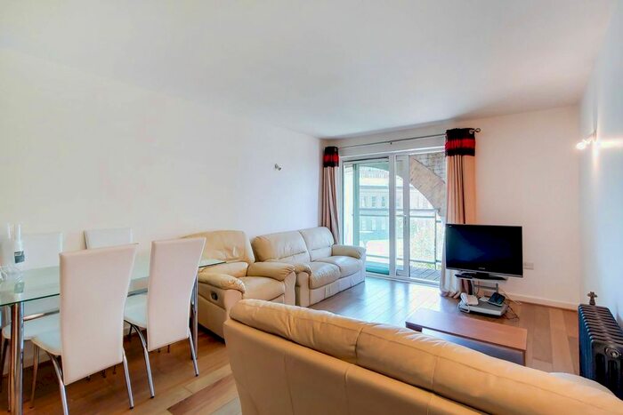 2 Bedroom Flat To Rent In Hopton Road, Woolwich Riverside, London, SE18