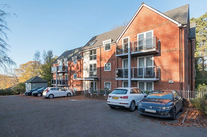 2 Bedroom Flat For Sale In Winchester Road, Chandler's Ford, Eastleigh, Hampshire, SO53