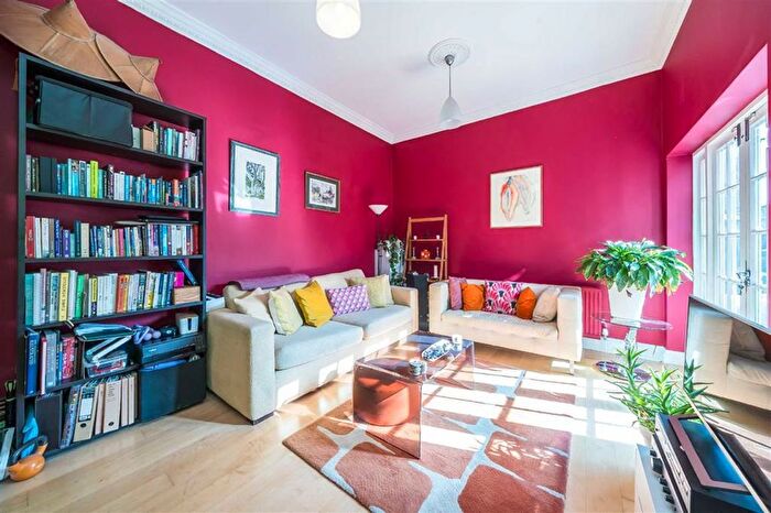 1 Bedroom Flat For Sale In Clapham Common South Side, Clapham, SW4
