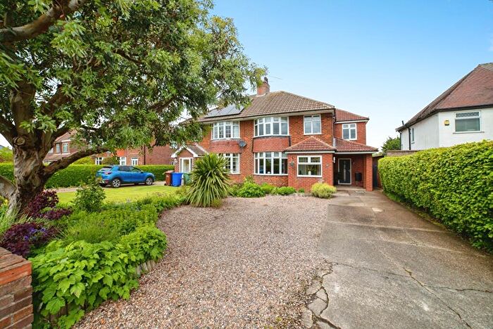4 Bedroom Semi-Detached House For Sale In Skegby Lane, Mansfield, Nottinghamshire, NG19