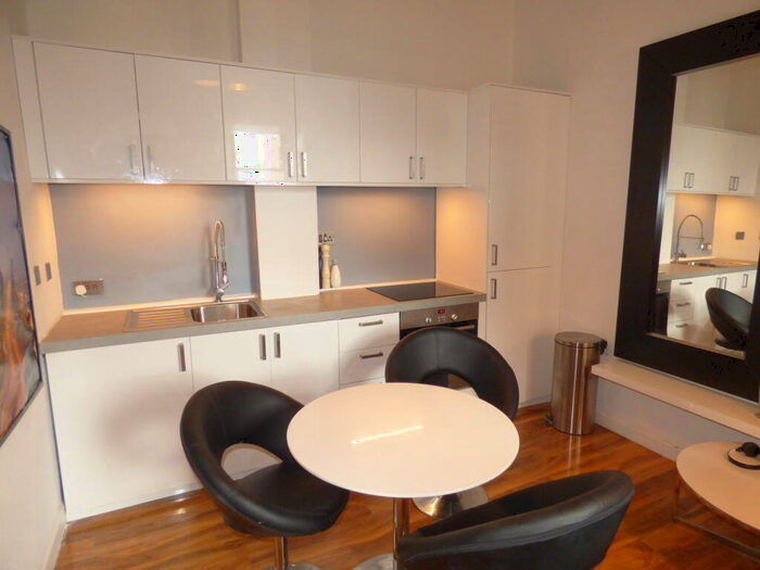 2 Bedroom Apartment To Rent In Garnet Street, Garnethill, G3