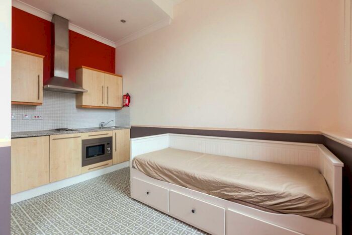 1 Bedroom Flat To Rent In West Smithfield, Farringdon, London, EC1A