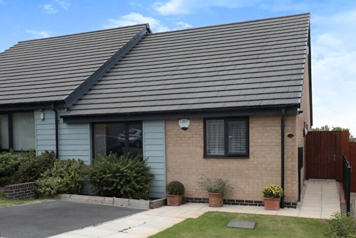 2 Bedroom Semi-Detached Bungalow For Sale In Rocksand Drive, Edlington, Doncaster, DN12