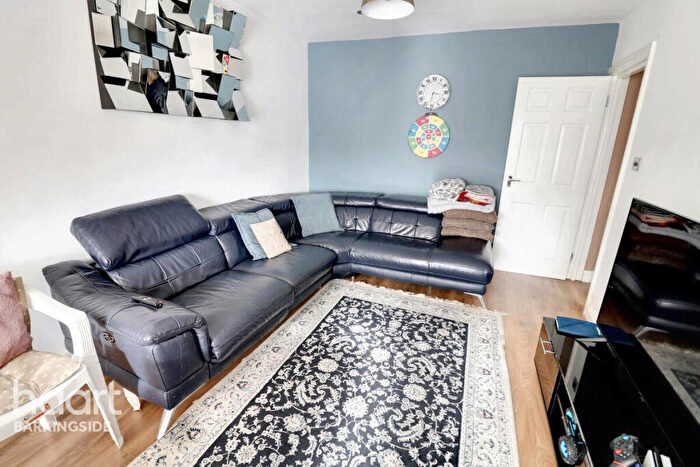 4 Bedroom Semi Detached House For Sale In The Glade, Clayhall, IG5