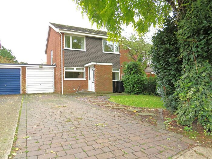 4 Bedroom Link Detached House To Rent In Taylors Road, Stotfold, SG5