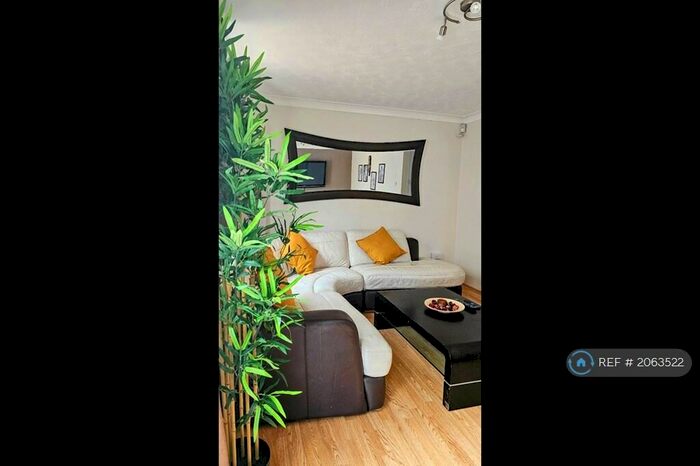 3 Bedroom End Of Terrace House To Rent In Barn Close, Bracknell, RG12