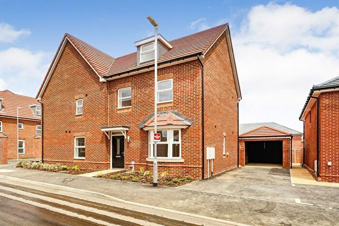 3 Bedroom Semi-Detached House To Rent In Bedroom Semi Detached House In Dragon Way Sturry, CT2