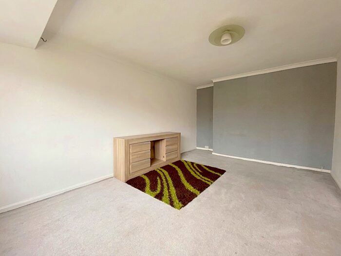 2 Bedroom Flat To Rent In Ravenshill Road, West Denton, Newcastle Upon Tyne, NE5